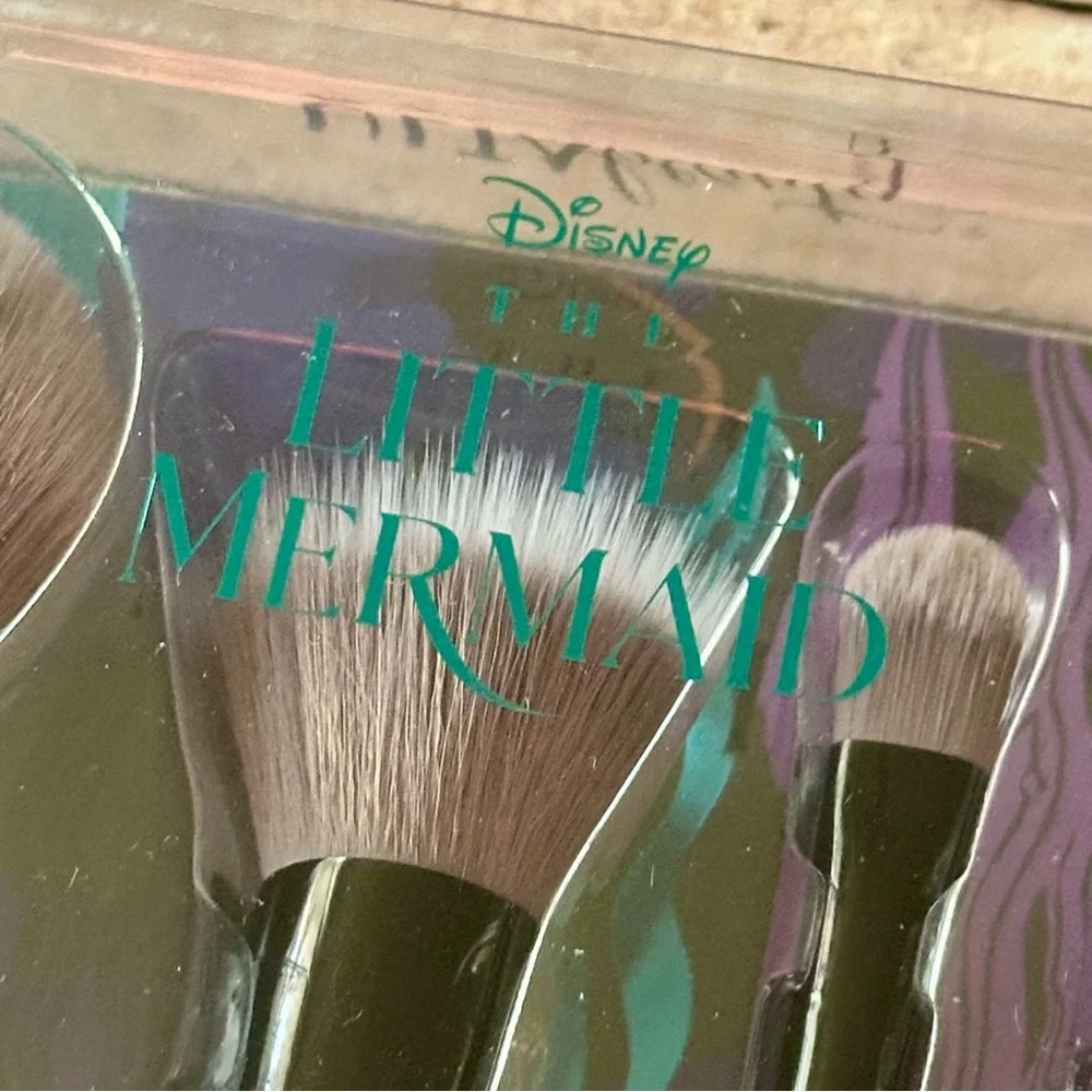 NEW Ulta Disney The Little Mermaid Stirring Up Trouble Ursula 5 Piece Brush Set